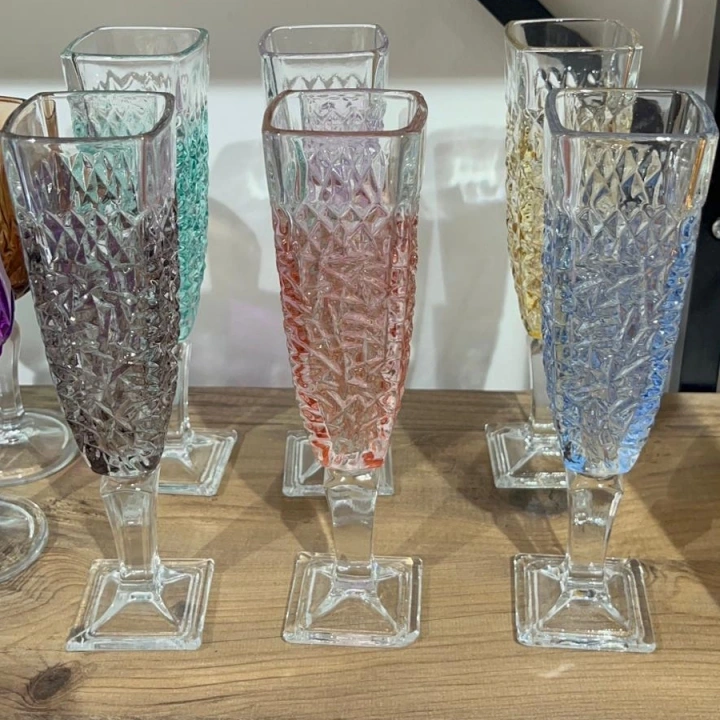 Kare Tabanlı Kesme Desenli Renkli Flüt Kadeh Seti