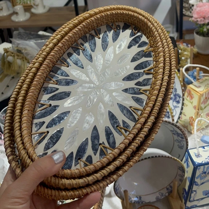 Beyaz Sedef Mozaik Desenli Oval Hasır Kenarlı Tepsi